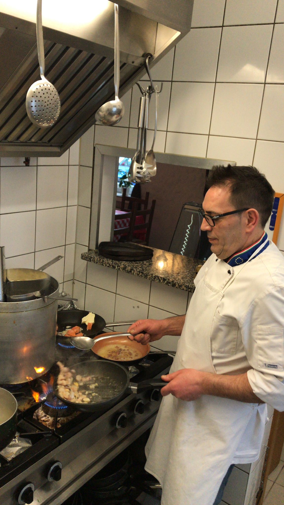 Antonio in der Küche