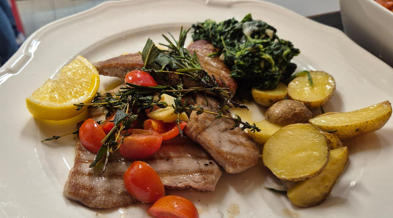 Scaloppine mit Tomaten und Kräutern